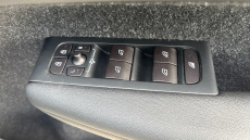 Volvo Xc40 2.0 T4 R DESIGN 5dr AWD Geartronic Petrol Estate